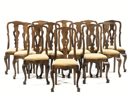 Dodici sedie in stile veneto del Settecento, in noce a patina bionda,...