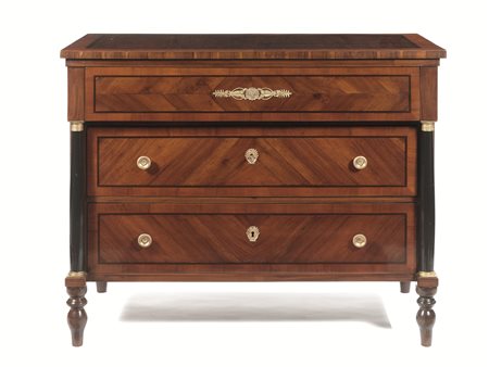 Cassettone impero, Toscana, inizi sec. XIX, in noce e ciliegio, un cassetto...