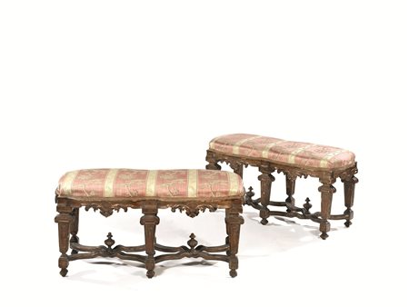 Coppia di panchette, Italia centrale, metÃ sec. XVIII, in legno intagliato e...