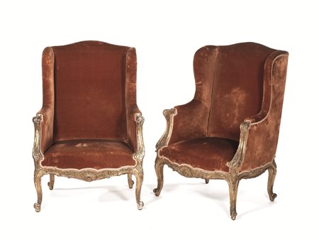Coppia di poltrone, Francia, fine sec. XIX, in legno intagliato e dorato in...