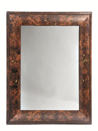 Grande cornice, Olanda, prima metÃ sec. XVIII, noce intarsiato con varie...