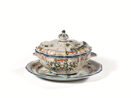 Piccola zuppiera, Faenza, sec. XX, coperchio con baccellatura, bordo...