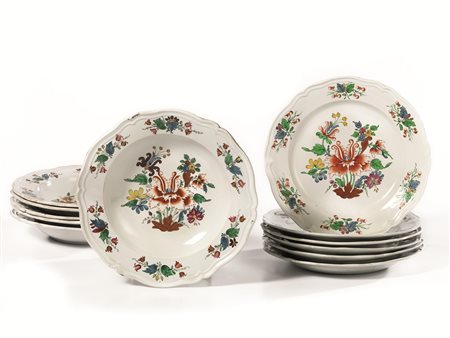 Sei piatti e sei scodelle, Manifattura Ginori, in porcellana decorata con...