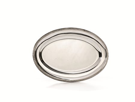 Vassoio, di forma ovale, in argento, bordo a cordonetto, cm 44,5x29,5, g 1160