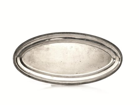 Pesciera, di forma ovale, in argento, cm 63x28, g 1430&nbsp;
