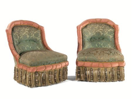 Coppia di poltroncine a pozzetto, fine sec. XIX, ricoperte in seta operata...