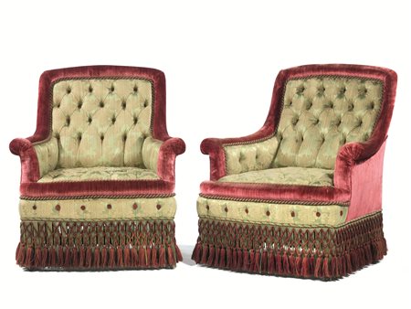 Coppia di poltrone, fine sec. XIX, ricoperte in seta verde-bordeaux,...