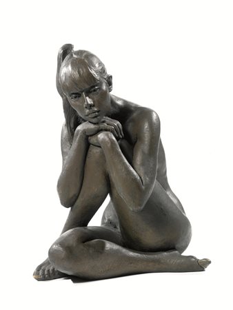 Scultura, sec. XX, rappresentate figura femminile seduta, in metallo, alt. cm 51