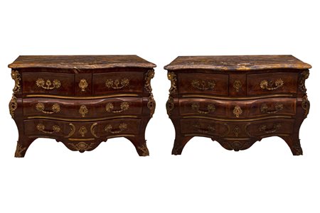    Coppia di commode tombeau in stile Luigi XV in bois de violette e marmo di Fiandra fine XIX secolo