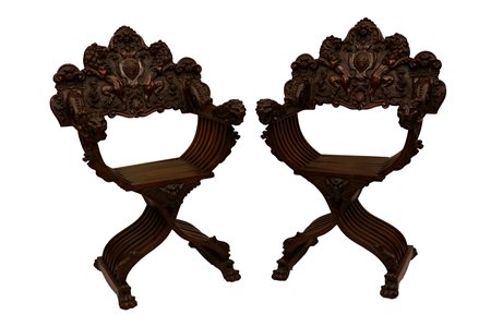    Coppia di sedie savonarola. Toscana, XIX secolo 