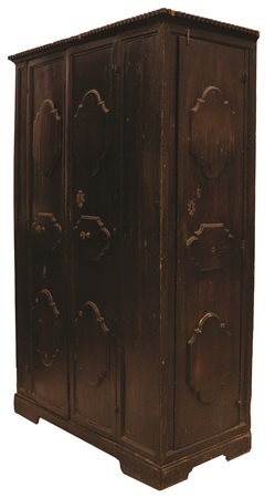    Stipo in noce. Centro-Italia, XVII secolo 