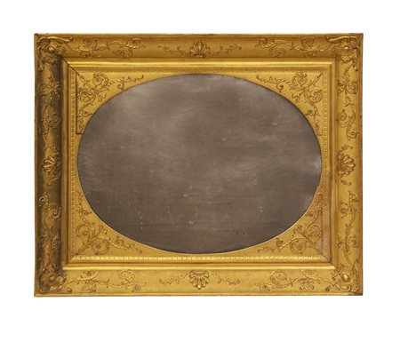   Specchiera dorata  a guantiera con specchio originale al mercurio.  metà del XIX secolo