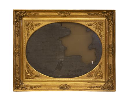   Specchiera dorata  a guantiera con specchio originale al mercurio.  metà del XIX secolo