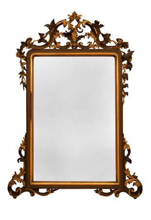    Specchiera intagliata in legno dorato e laccato verde scuro. fine del XIX secolo