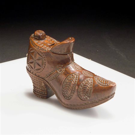 Scatola in legno in forma di scarpa, Germania XVIII secolo