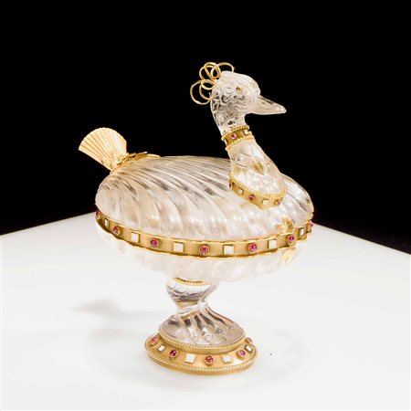 Alzatina in cristallo di rocca, oro e smalti. Probabile manufatto dell'Europa centrale del XIX secolo