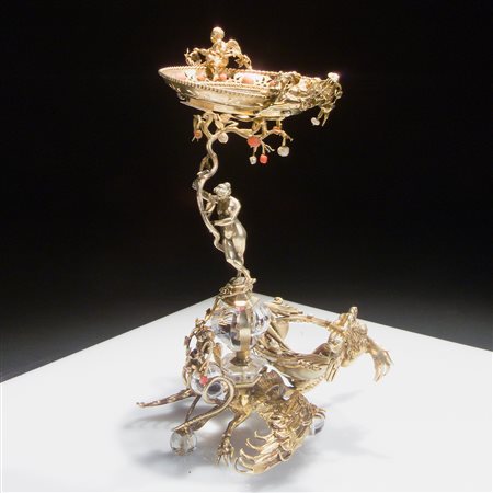 Alzata in cristallo, argento dorato e coralli, manifattura nordeuropea della fine del XIX secolo   