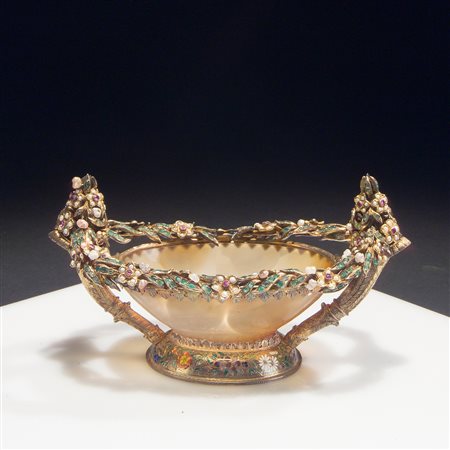 Ciotola in pietra dura, smalti, argento dorato e pietre preziose. Germania XIX secolo