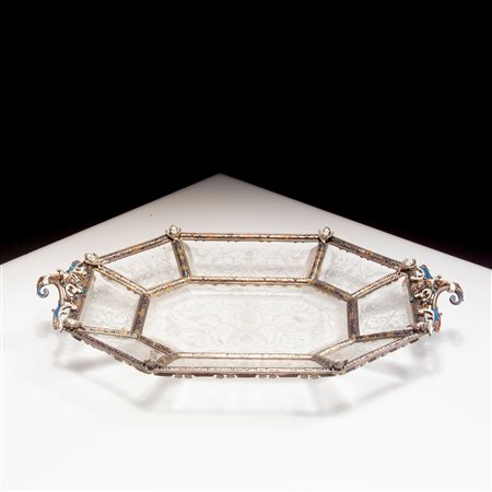 Alzata in cristallo di rocca, argento e smalti. Austria XIX secolo