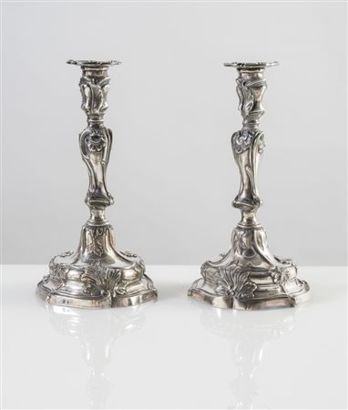 Coppia di candelabri in argento.