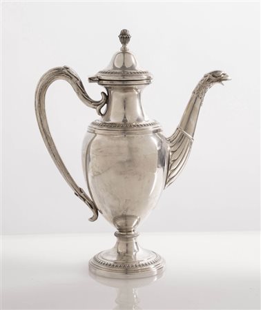 GREGGIO RINO, Padova, inizio del XX secolo. Teiera in argento 800.