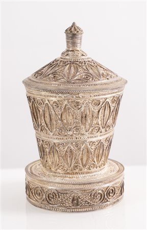 Potiche in filigrana  in argento 800.