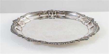 ZANETTI PELLEGRIN, Vicenza, XX secolo. Piatto in argento 800, con bordo decorato.