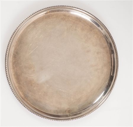 A.P.I.S., Palermo, prima del 1968. Piatto in argento 800, con bordo san marco.