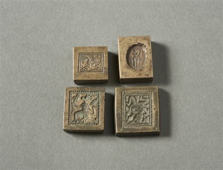  Arte Indiana - India. 
Gruppo di 4 stampi per gioielli. 
Lega di rame.  .