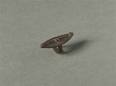  Arte Indiana - India. 
Anello da piede in bronzo. .