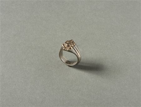  Arte Indiana - India. 
Anello in argento e oro rappresentante Ganesh. .