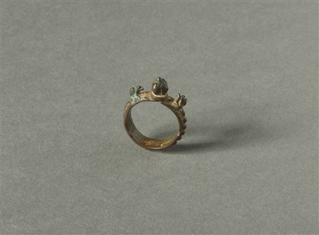  Arte Tibetana - Tibet. 
Anello  in lega di rame. 
Con bella patina. .