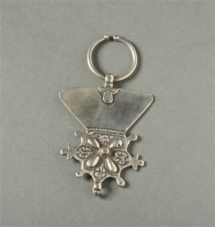  Arte africana - Marocco, Rif. 
Fibula in argento lavorato e inciso. .