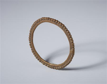  Arte africana - Lobi, Burkina Faso. 
Bracciale in bronzo. 
Con consunzioni e segni d'uso. .