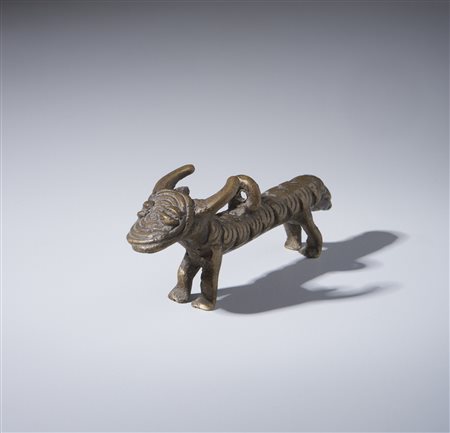  Arte africana - Senufo, Lobi, Bobo Burkina Faso. 
Scultura zoomorfa in bronzo. .