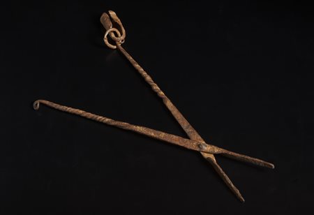  Arte africana - Dogon, Mali.
Pendente per collana in ferro. 
.