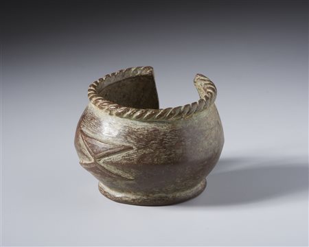  Arte africana - Kassena, Ghana. 
Cavigliera in bronzo. .