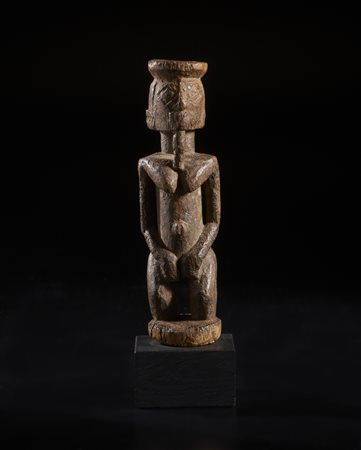  Arte africana - Dogon, Mali. 
Scultura Bambou-toro.
Legno duro a patina crostosa. 
Segni d'uso. .