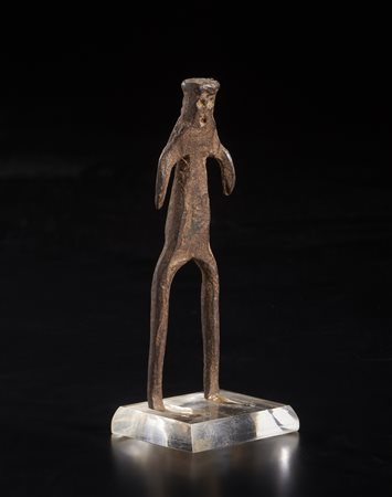  Arte africana - Moba, Togo. 
Figura antropomorfa in ferro.
Difetti visibili e segni d'uso. .