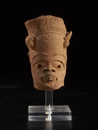  Arte africana - Nok, Nigeria. 
Testa in terracotta. 
III-II sec a.C. 
Alcuni difetti visibili. 
.