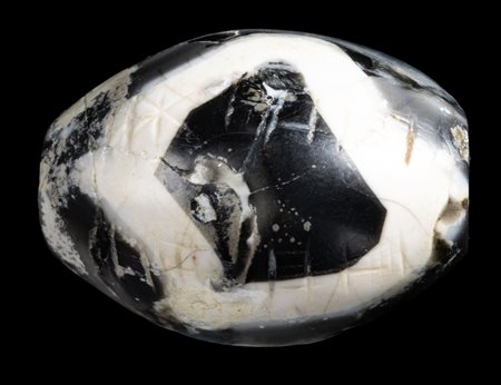 A MIDDLE EASTERN AGATE BEAD SEAL.