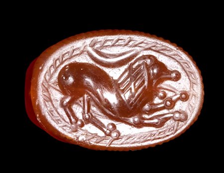 AN ETRUSCAN CARNELIAN SCARAB. LION WITH CRESCENT MOON. 