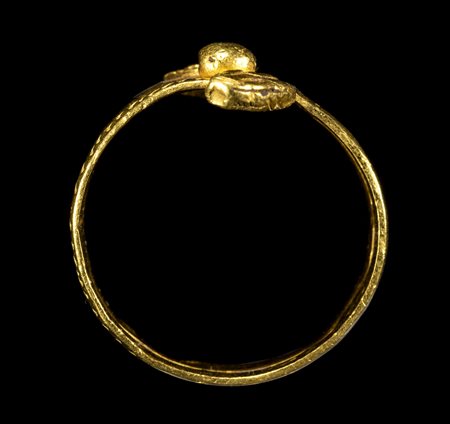 A ROMAN GOLD DOUBLE SNAKES RING. | Bertolami Fine Art | ArsValue.com