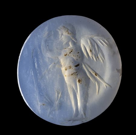 A ROMAN CHALCEDONY INTAGLIO. EROS AND PSYCHE. 