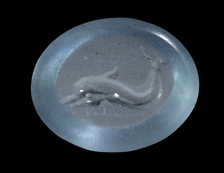 A ROMAN BERYL INTAGLIO. DOLPHIN. 