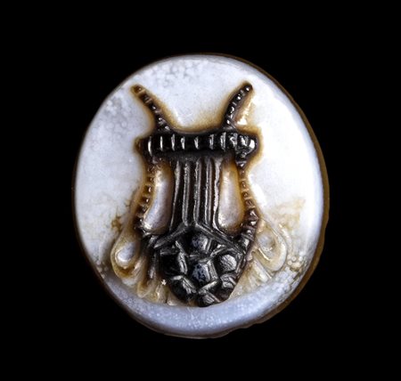 A ROMAN SARDONYX CAMEO. LYRE. 