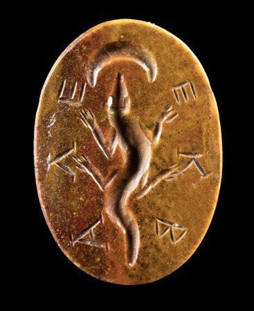 A ROMAN GNOSTIC YELLOW JASPER INTAGLIO. LIZARD WITH CRESCENT MOON AND LETTERS. INSCRIPTION.
