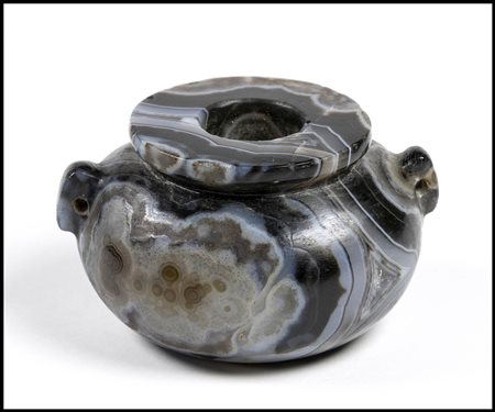 A MURRINA MINIATURE COSMETIC JAR.