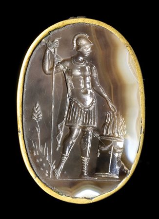 A LARGE LATE RENAISSANCE AGATE INTAGLIO SET IN A METAL FRAME. MUZIUS SCAEVOLA. 