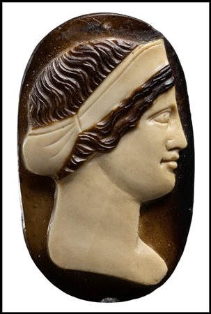 A POSTCLASSICAL AGATE CAMEO. DIADEMED BUST OF JUNO.